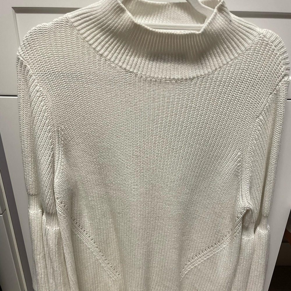 Mick neck and flared sleeves. Amazing and stylish sweater.